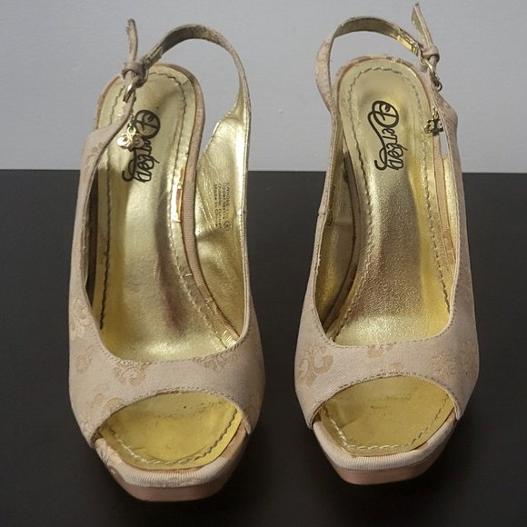 Dereon Women's Lovely Lady Pump - Picture 2 of 6